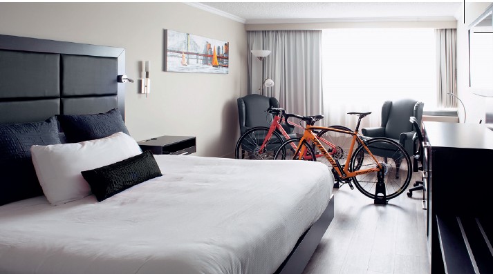 https://www.hoteluniversel.com/wp-content/uploads/2020/05/CHAMBRE-NOIRE-VELO.jpg
