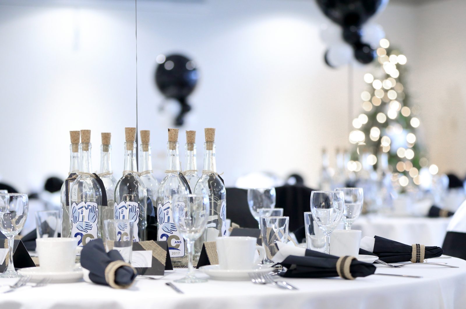 https://www.hoteluniversel.com/wp-content/uploads/2025/12/Salle-Arvida-1-1600x1061.jpg