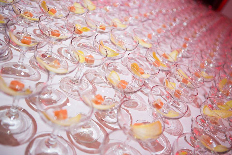 https://www.hoteluniversel.com/wp-content/uploads/2025/12/Table-cocktail.jpg